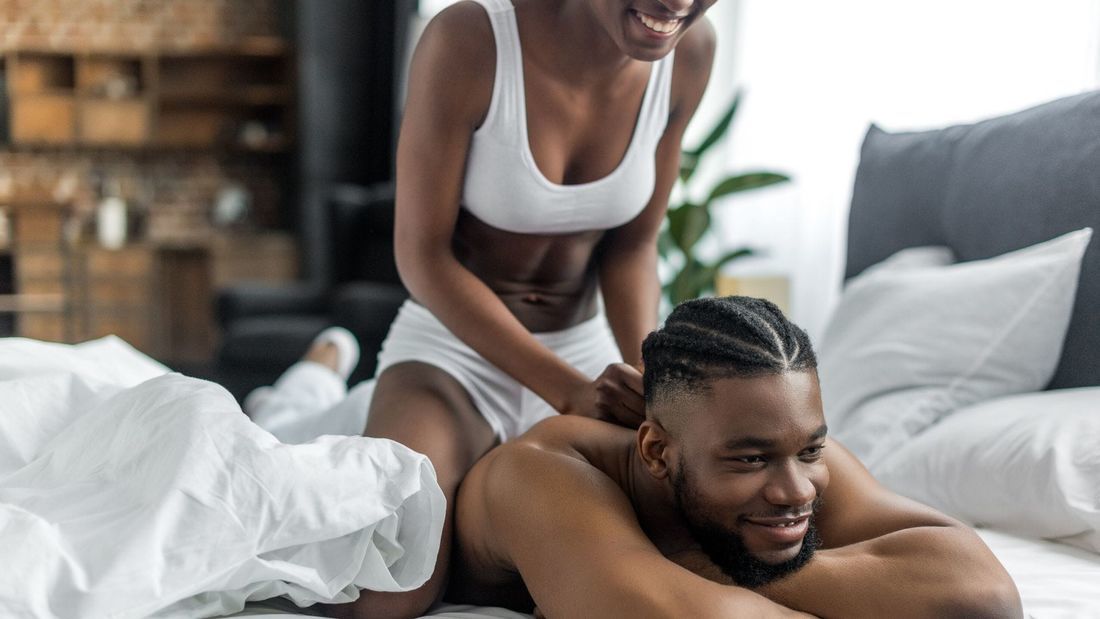 Как сделать эротический массаж со счастливым концом (интенсивный оргазм со сквиртом) - Pornhub.com 